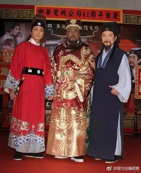 白小姐四肖必选与包青天智慧——期期的脑力碰撞