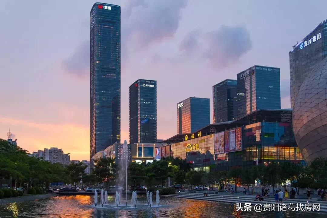 天下釆彩，与你同行，共筑梦想的桥梁